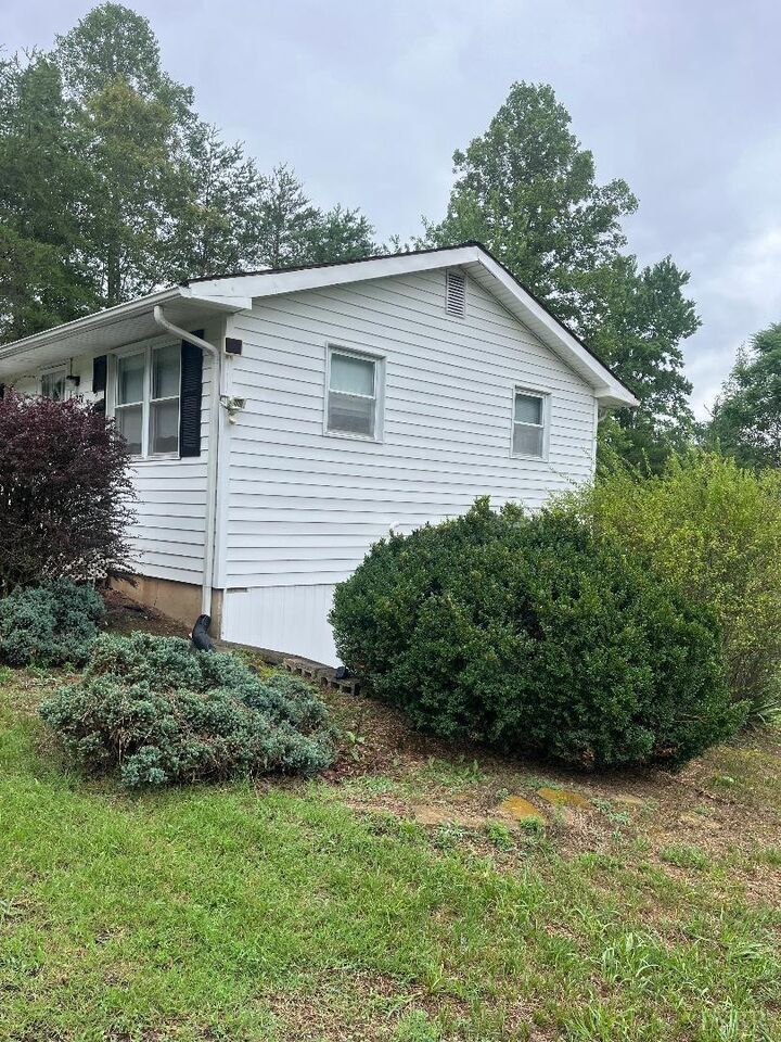Property Photo:  1228 County Road  VA 24531 