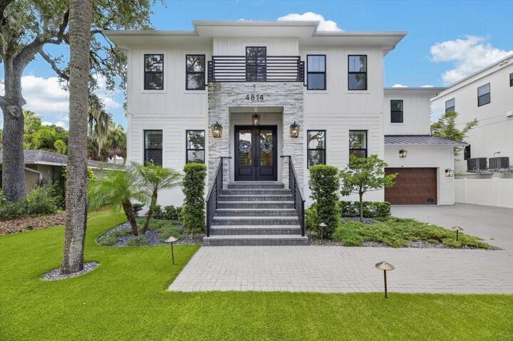 Property Photo: 4814 W San Jose Street FL 33629