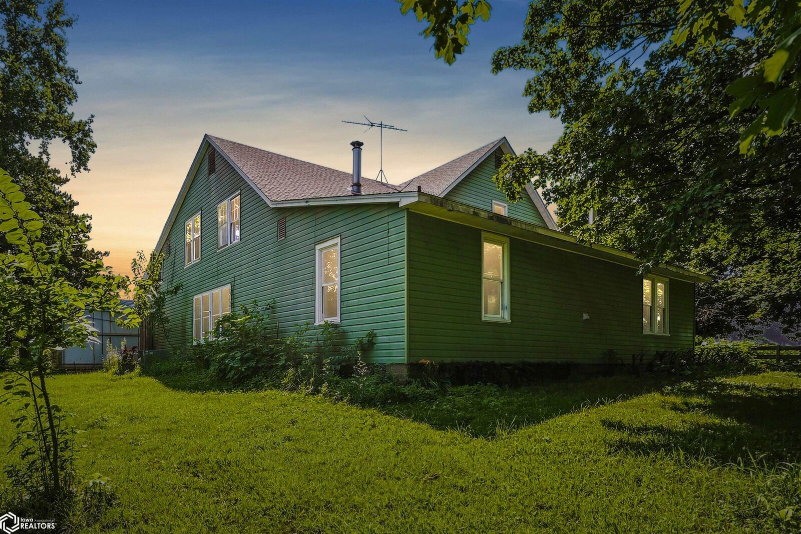 Property Photo: 14332 Irish Ridge Road IA 52601