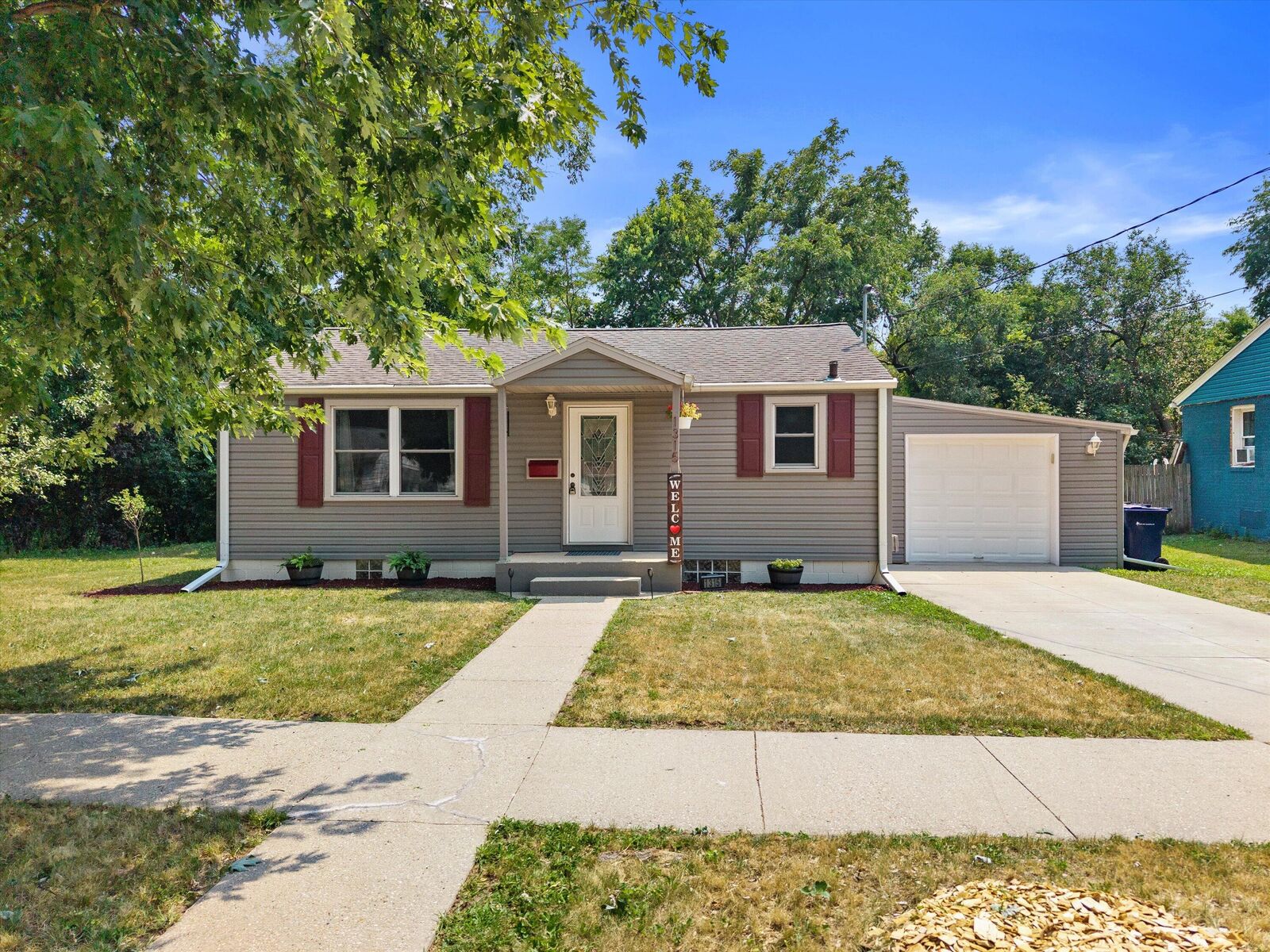 Property Photo:  1315 Gartland Ave  WI 53548 