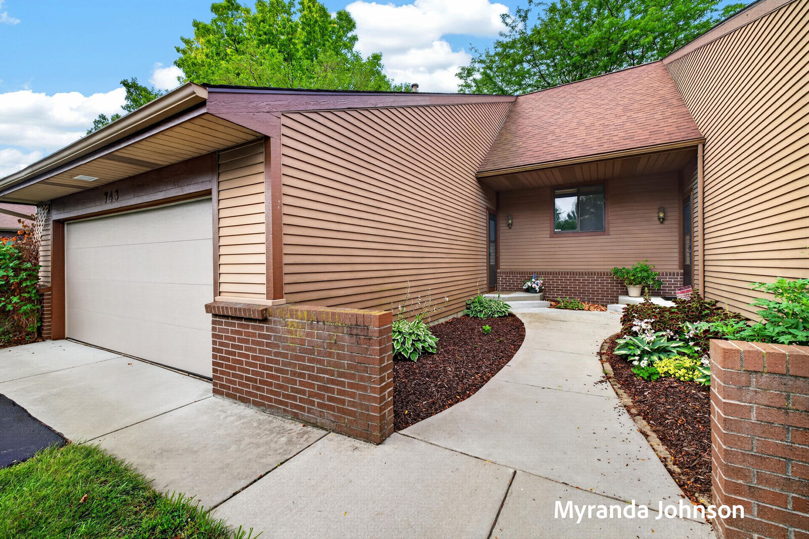 Property Photo: 743 Bradford Place NE MI 49525