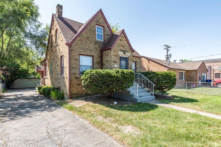 Property Photo: 516 S Victory Street IL 60085