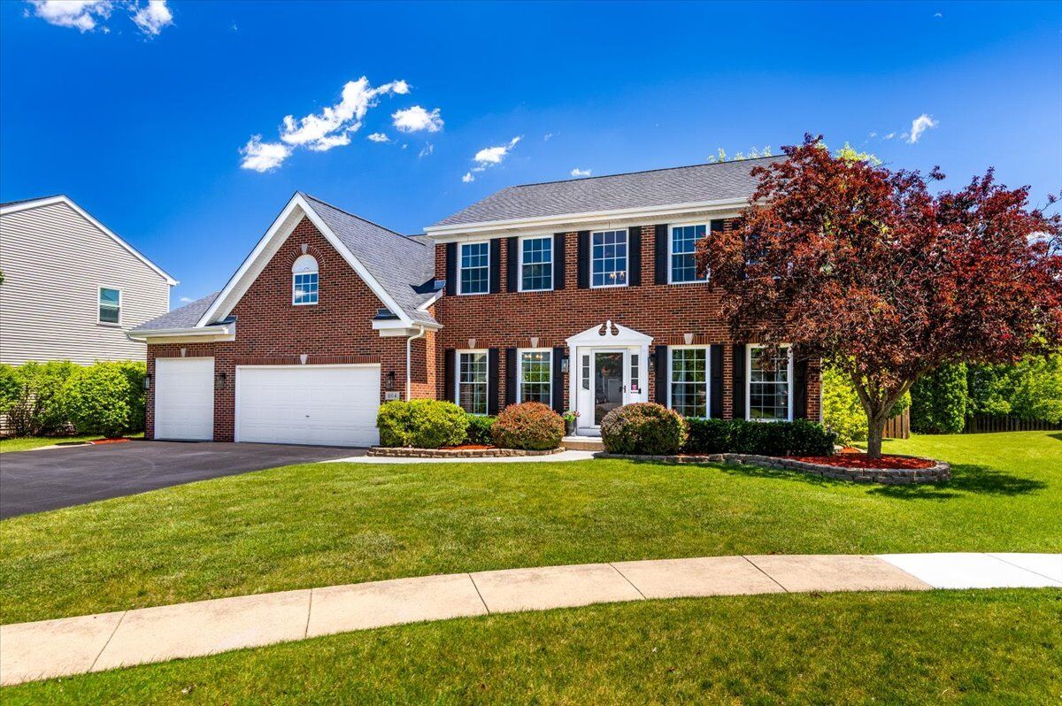 Property Photo: 804 S Sparkle Court IL 60543