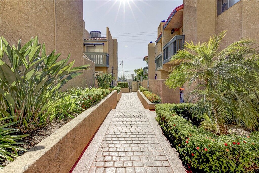 Property Photo: 10260 Plainview Avenue 22 CA 91042
