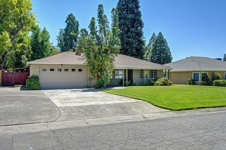 Property Photo: 4320 Ravenwood Avenue CA 95821