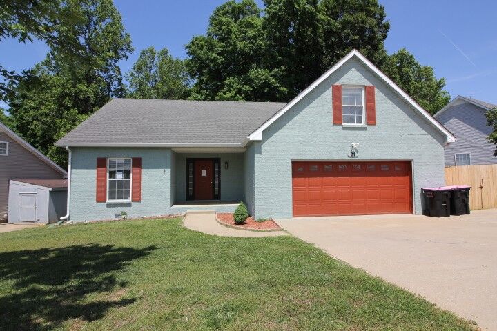 Property Photo:  81 West Dr  TN 37040 