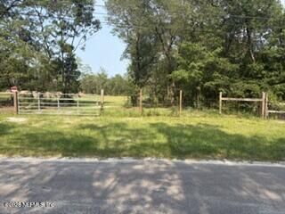 Property Photo: 2839 Windemere Court FL 32068