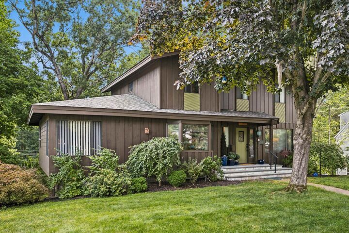 Property Photo: 3 Eastbrook Drive NH 03060