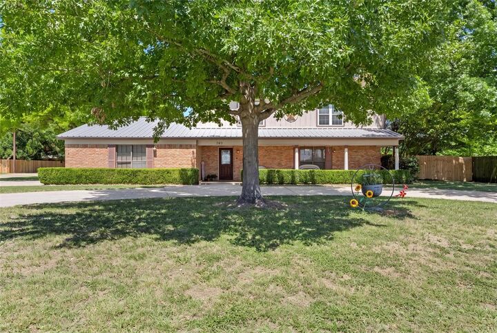 Property Photo: 703 S Colorado Street TX 76692