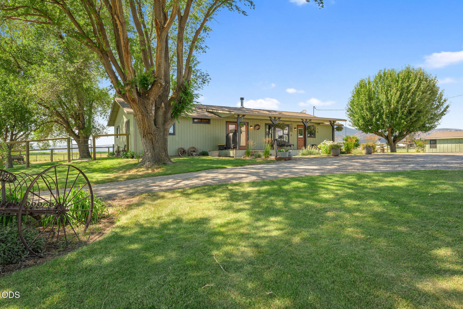 Property Photo: 7800 NW Lamonta Road OR 97754