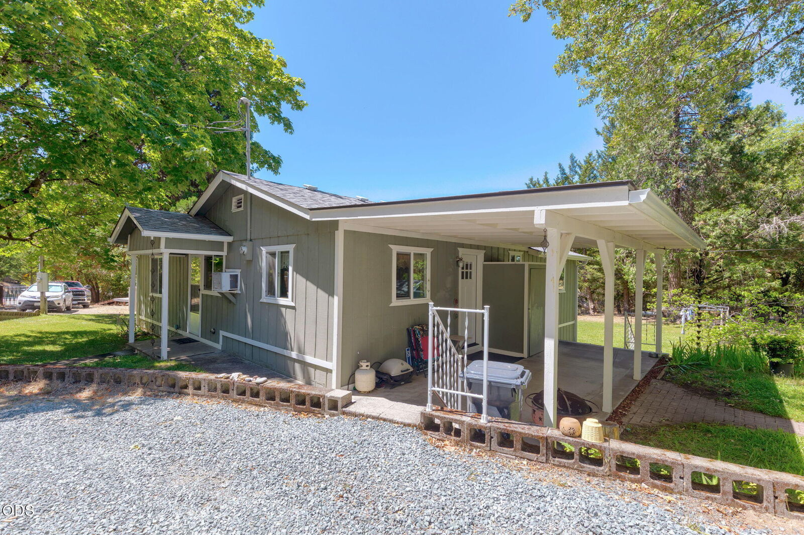 Property Photo: 484 Granite Hill Road OR 97526