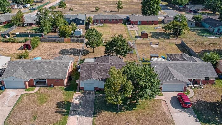 Property Photo: 1406 W Mississippi Avenue OK 73018