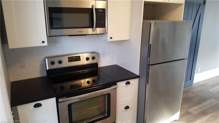 Property Photo:  47 Sherman Avenue S 3  ON L8M 2P6 