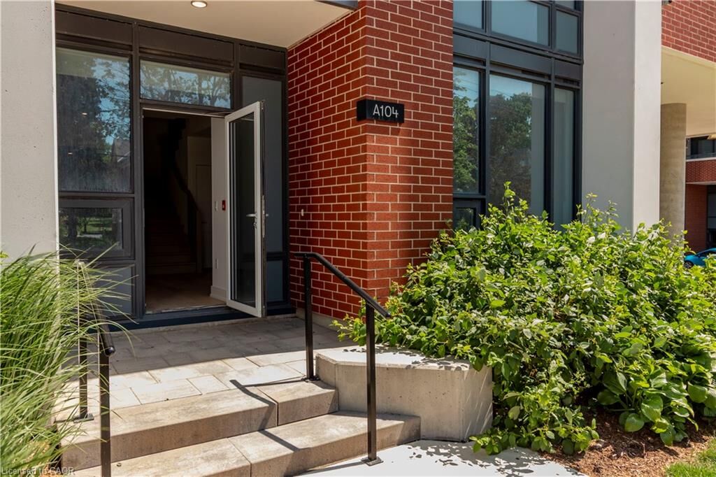 Property Photo:  5 Wellington Street S 104  ON N2G 0E3 