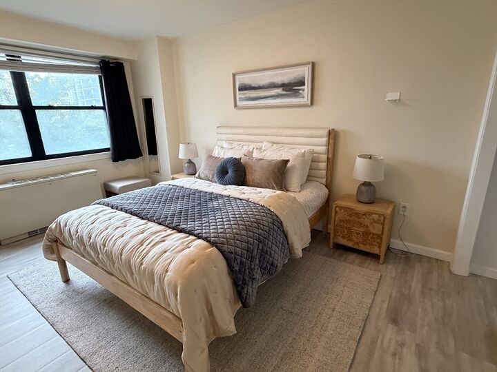 Property Photo: 9 Hawthorne Pl 7H MA 02114