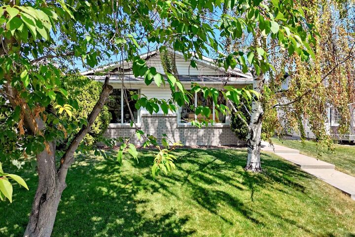 Property Photo:  91 Templehill Drive NE  AB T1Y 4C4 