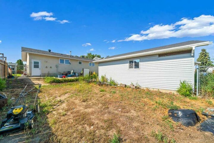 Property Photo: 480 Hilton Crescent NE AB T1C 1E5