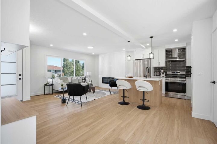 Property Photo:  451 Arlington Drive SE  AB T2H 1S4 