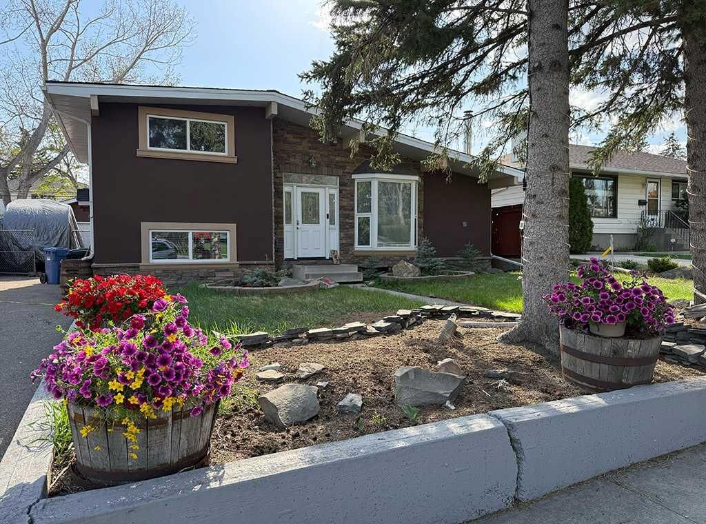Property Photo: 247 Simons Road NW AB T2K 2X4