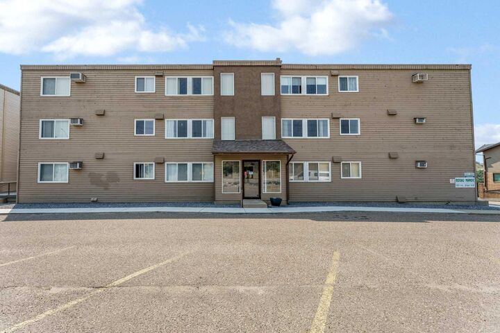 Property Photo: 1051 3 Street NW 211 AB T1A 7Y4