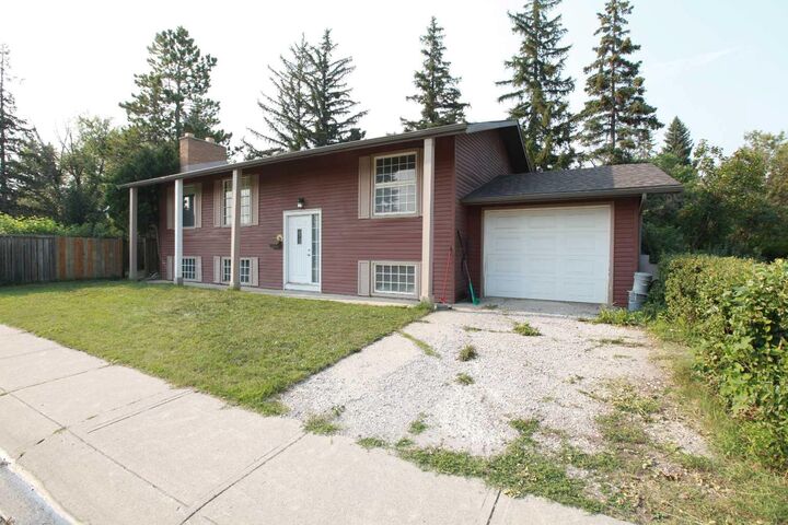 Property Photo: 904 73 Avenue SW AB T2V 0R7