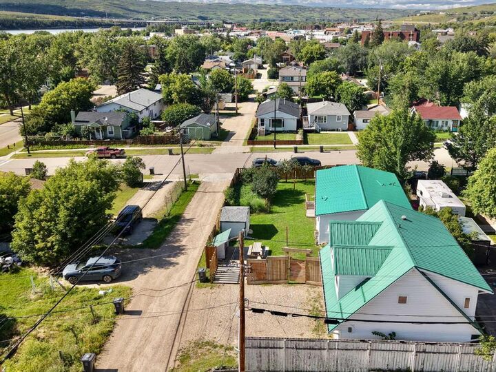Property Photo: 10111 106 Avenue AB T8S 1K9