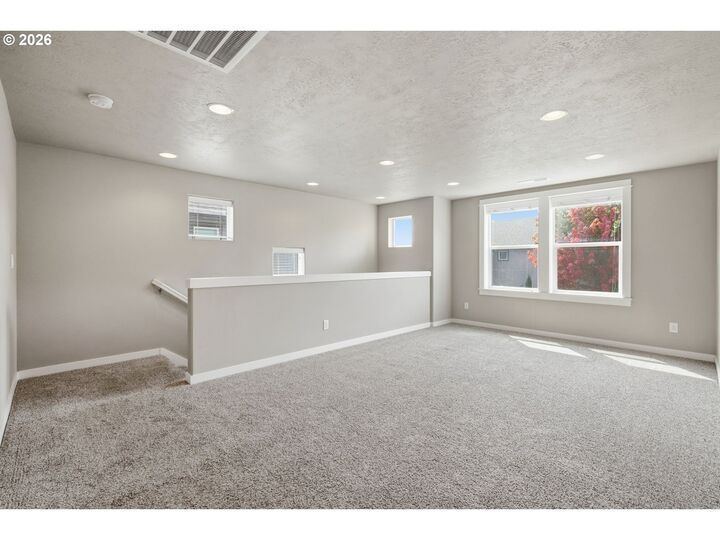 Property Photo: 3043 Guadalupe Way OR 97408