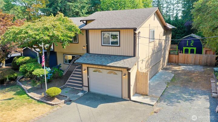 Property Photo: 3203 NE 195th St WA 98155