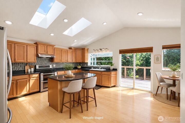Property Photo:  3203 NE 195th St  WA 98155 