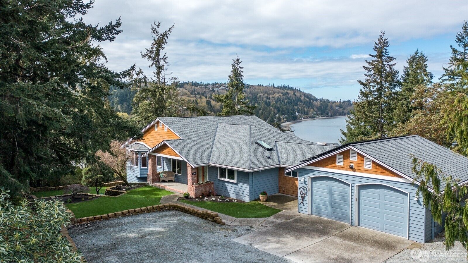 Property Photo:  1107  Puesta Del Sol  WA 98282 