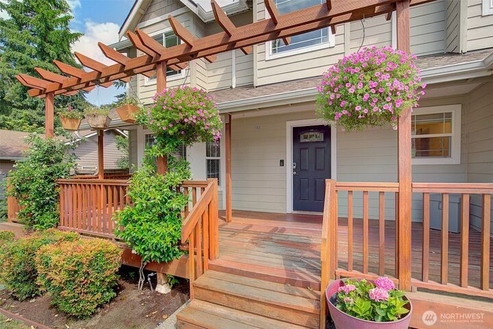 Property Photo:  1117  24th Avenue SE  WA 98374 