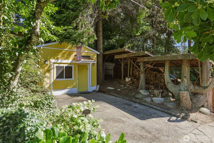 Property Photo:  2010  Forest Hill Drive SE  WA 98501 