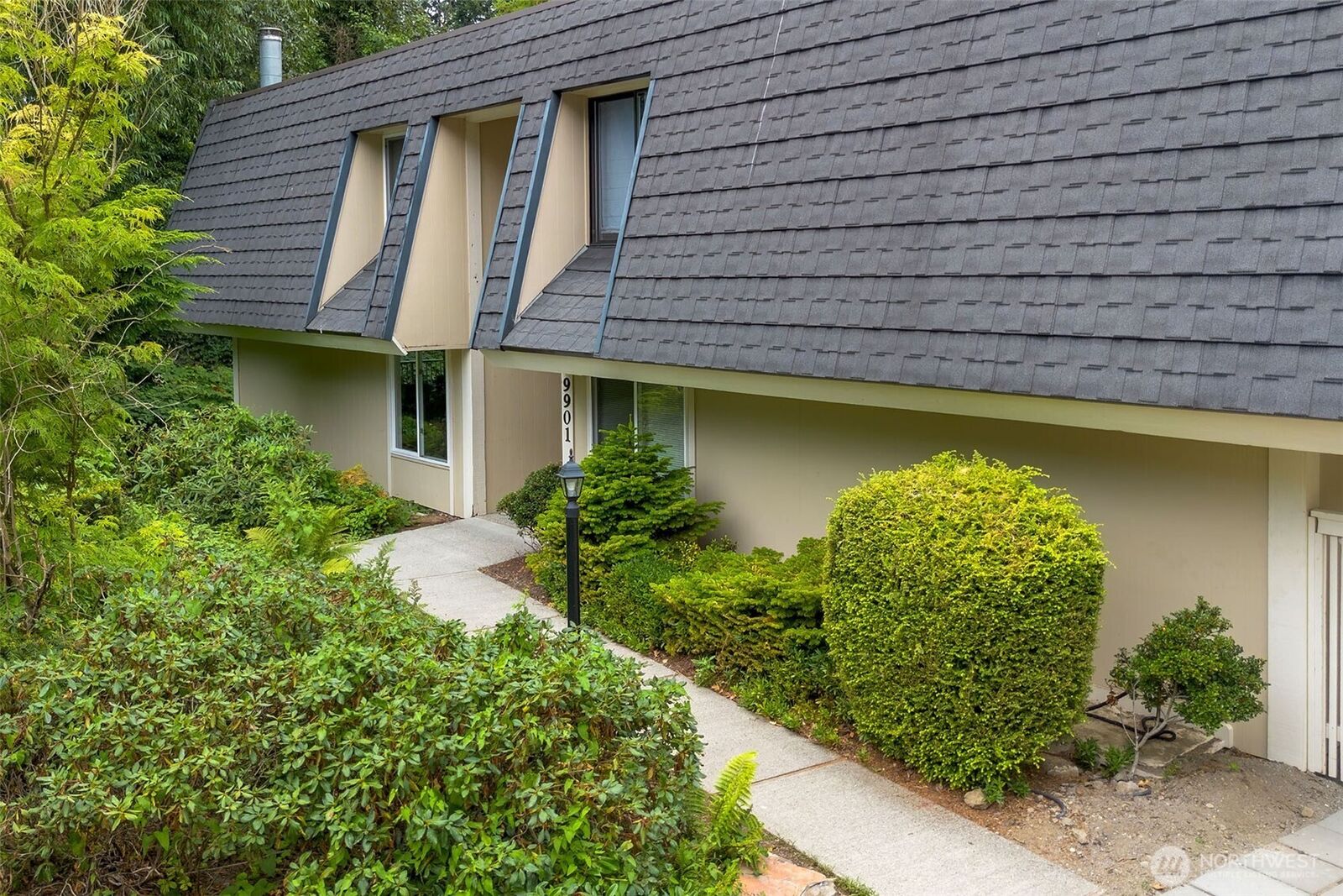 Property Photo: 9901 NE 124th Street 503 WA 98034