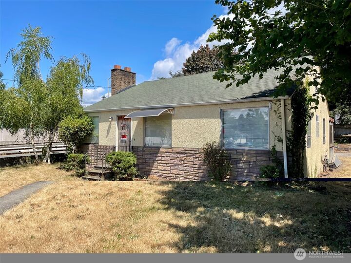 Property Photo: 9058 Wallingford Avenue N WA 98103