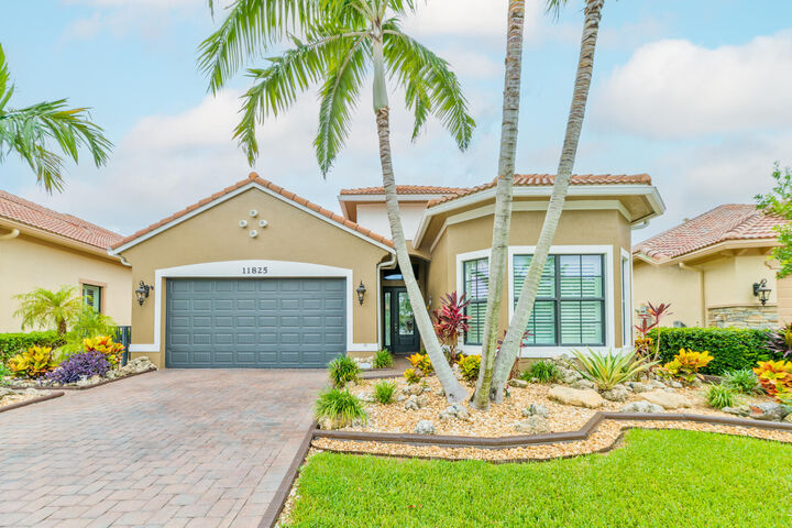Property Photo: 11825 Kalmar Circle N FL 33076