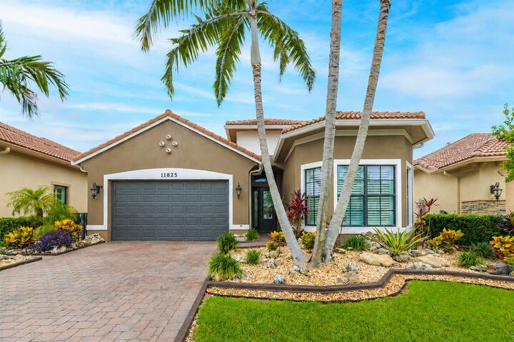 Property Photo: 11825 Kalmar Circle N FL 33076