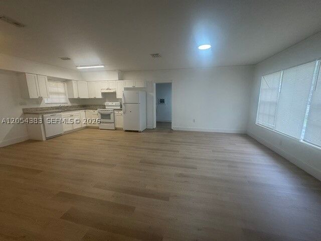 Property Photo: 374 NE 171 Street FL 33162