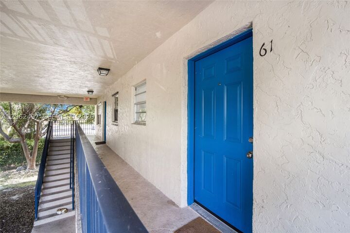 Property Photo: 15391 S Dixie Hwy 61 FL 33157