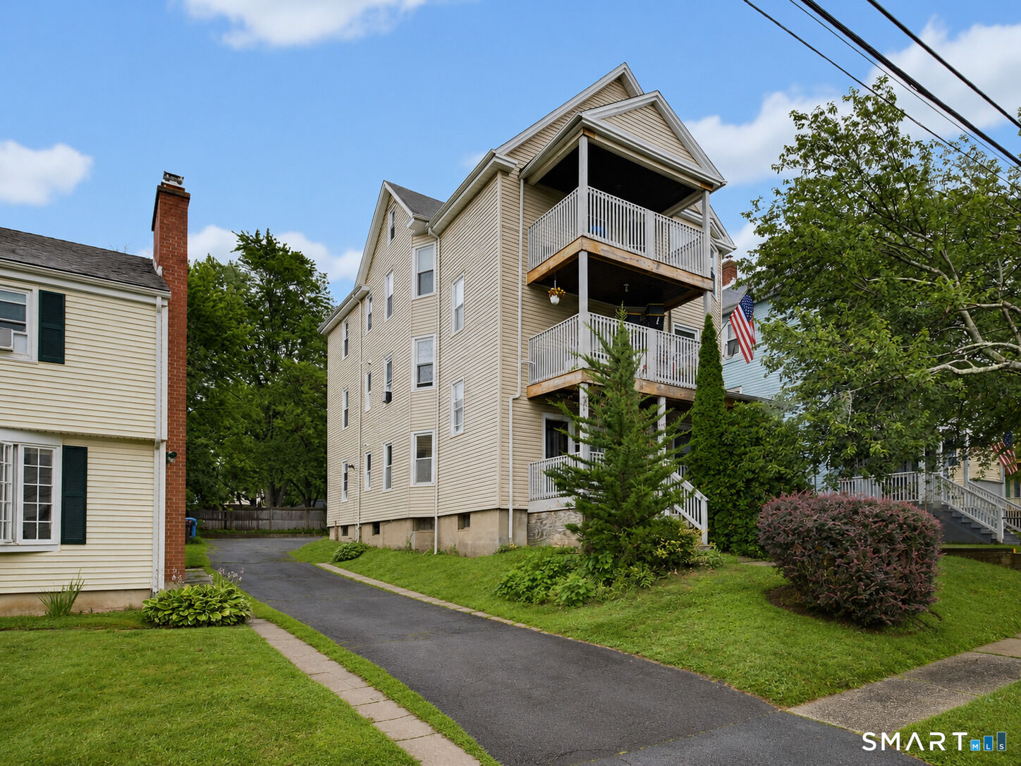 Property Photo:  270 Linwood Street  CT 06052 