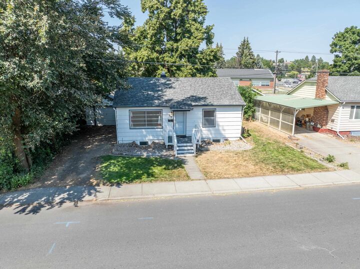 Property Photo:  310 N 6th St  WA 99004 