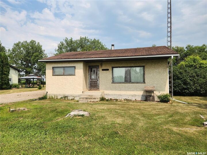 Property Photo:  215 Menzies Street  SK S0C 1W0 