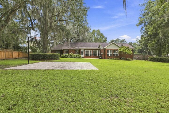 Property Photo: 210 Meadow Ridge Drive FL 32312