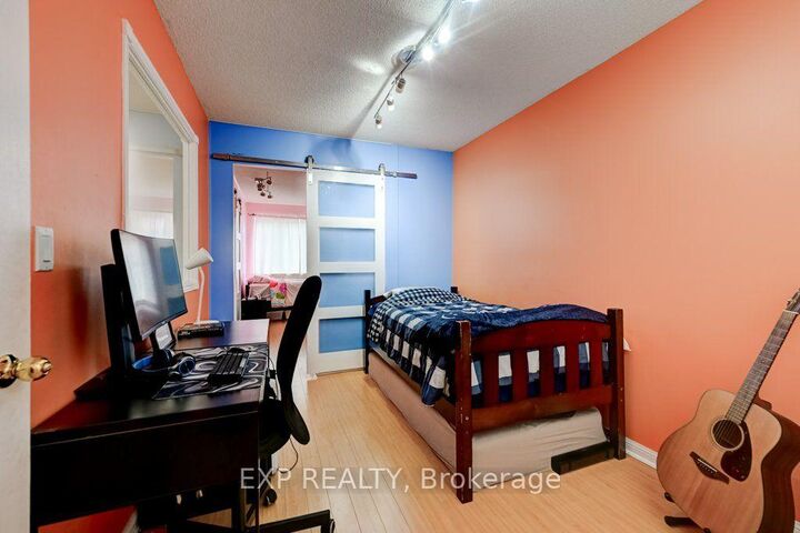 Property Photo: 28 Sommerset Way 1716 ON M2N 6W7