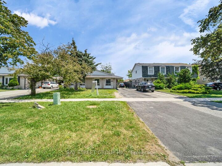 Property Photo:  3068 Morning Star Drive  ON L4T 1X2 