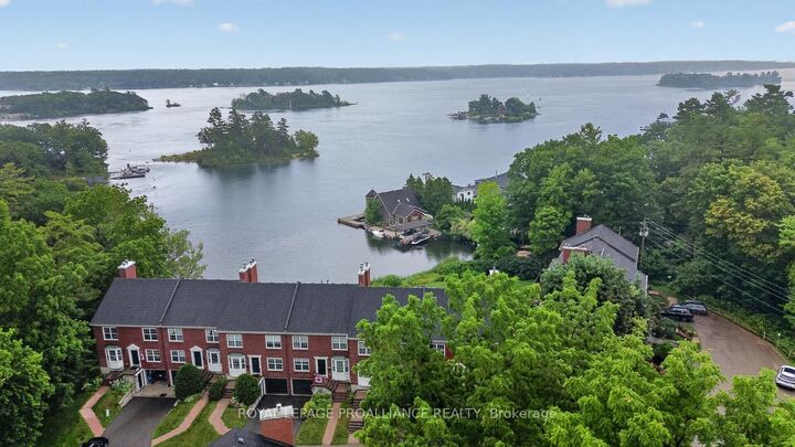 Property Photo: 25 Country Club Place ON K6V 6T8