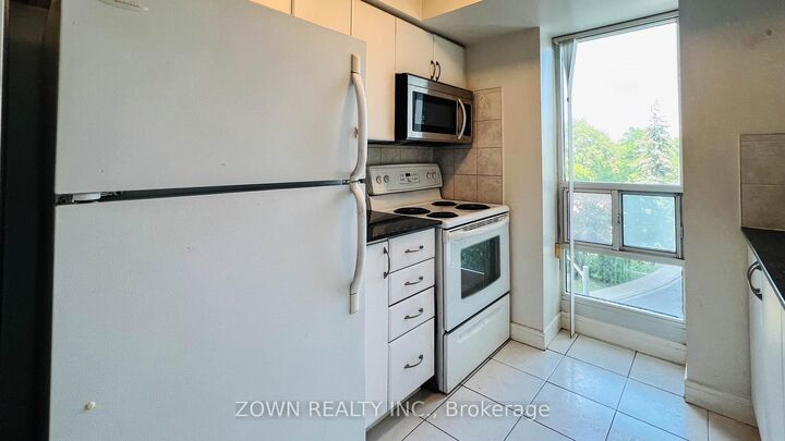 Property Photo: 35 Bales Avenue 506 ON M2N 2V7