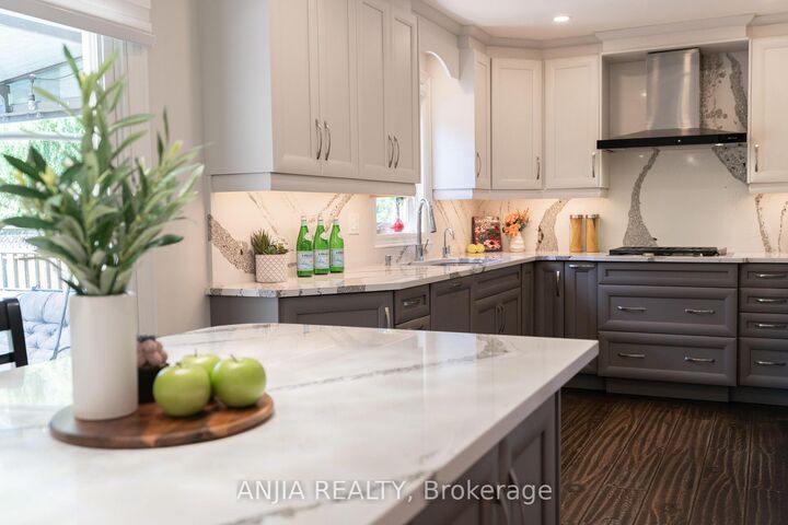 Property Photo: 2410 Eden Valley Drive ON L6H 6L2