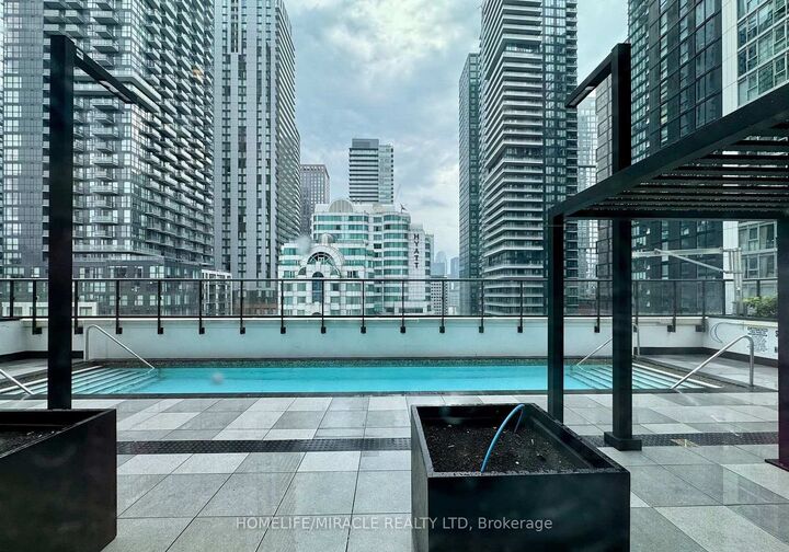 Property Photo:  400 King Street 2001  ON M5V 1K2 