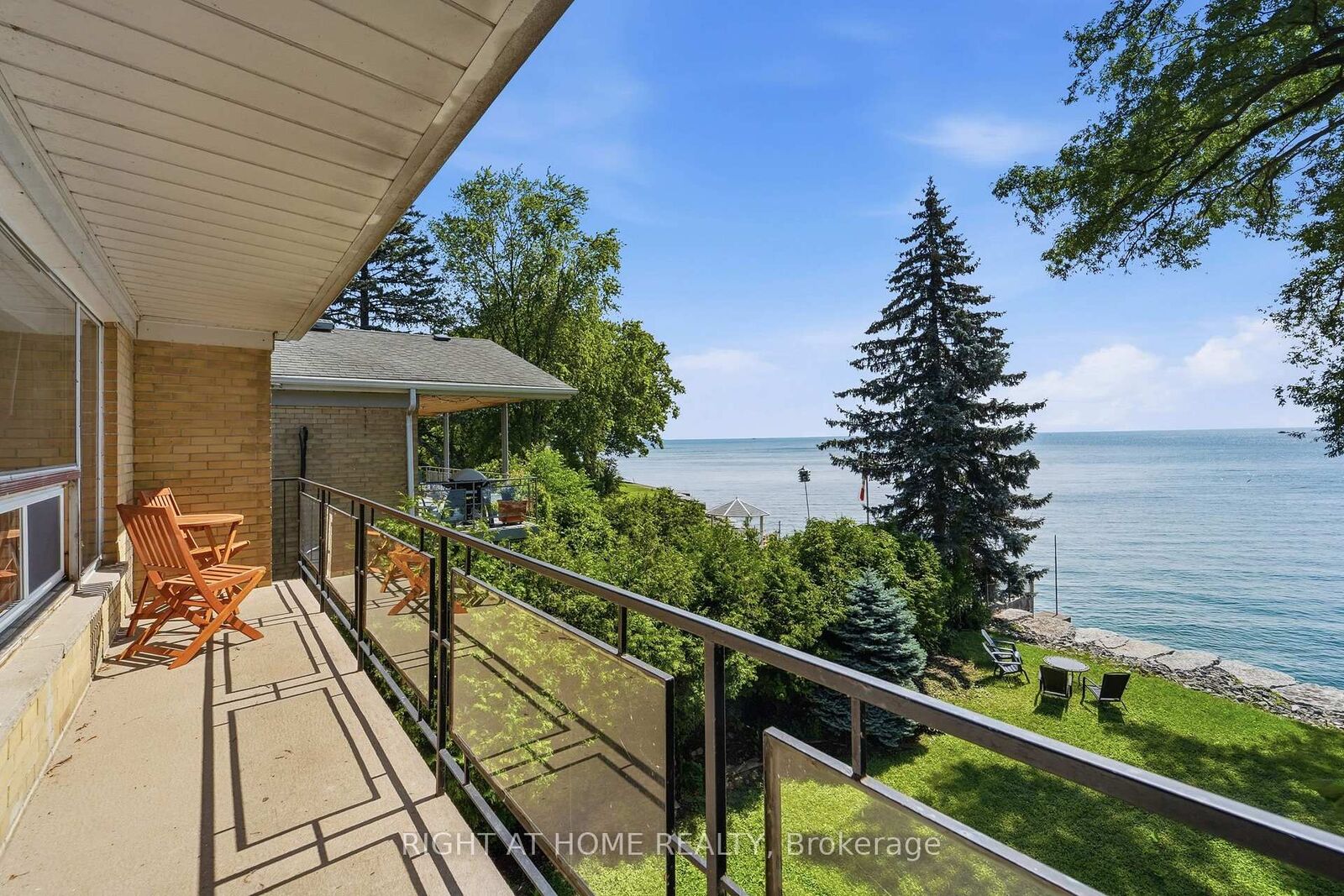 Property Photo:  3 Carlis Place  ON L5G 1A8 