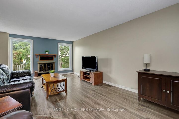 Property Photo:  1844 Prestwick Drive  ON K1E 2T3 